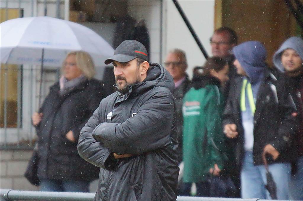 Coronafall bei Fußball-Klub: Testspiel eines Lüner Teams muss abgesagt werden Birol Dereli ist Trainer des SuS Oberaden.