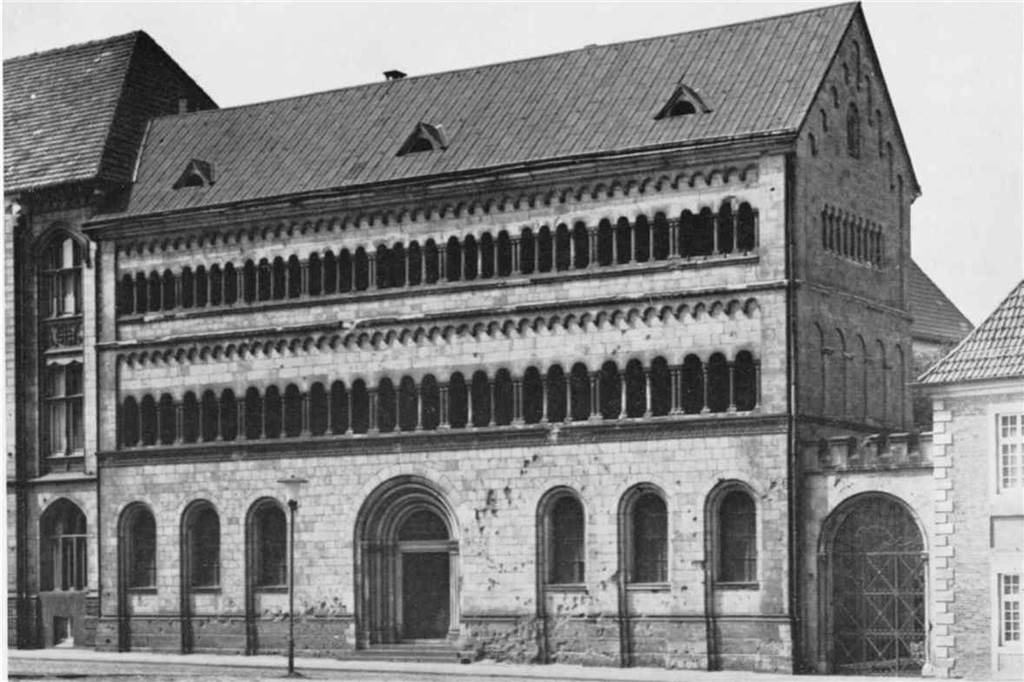 Haifischbraten, VR-Brille und Tondusche: Einblicke in 50 Jahre Heimatverein Das Diözesanmuseum, das bis 1966 in Münster war.