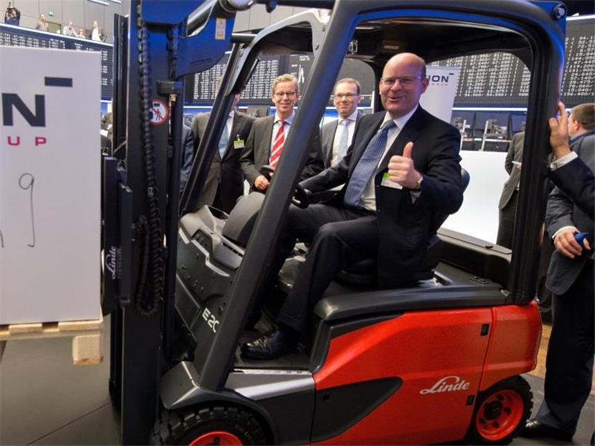 Gabelstapler-Hersteller Kion schafft Jobs in der Entwicklung Bis 2020 will Kion der weltweit führende Gabelstapler-Hersteller werden. Foto: Boris Roessler/Archiv