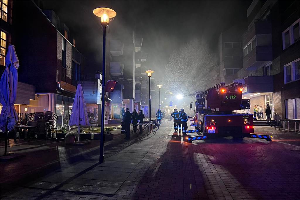 Wohnungsbrand in der Innenstadt: Großeinsatz der Feuerwehr am Sonntagmorgen Bis 7 Uhr war die Feuerwehr in der Innenstadt im Einsatz.
