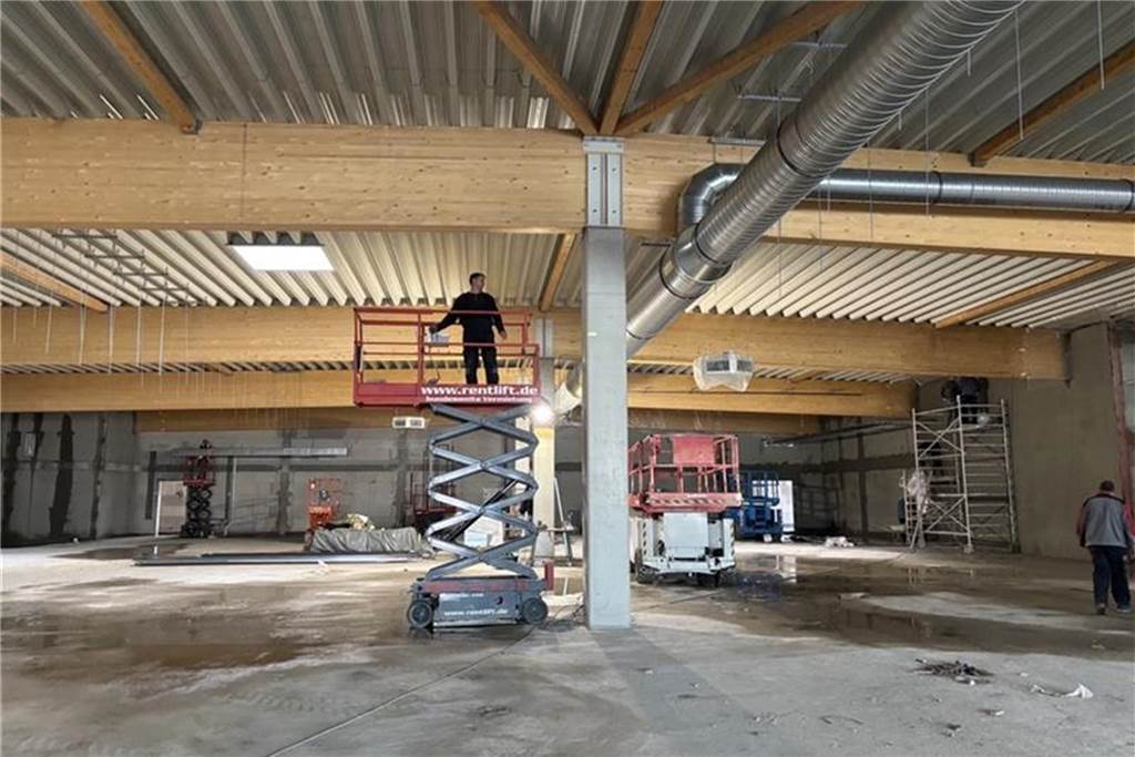 Auf der Zielgeraden: Rossmann, Ernsting’s family und Rewe bald am Kirmesplatz Bis Anfang des Jahres soll auch der Innenausbau des Rewe-Markts abgeschlossen sein.