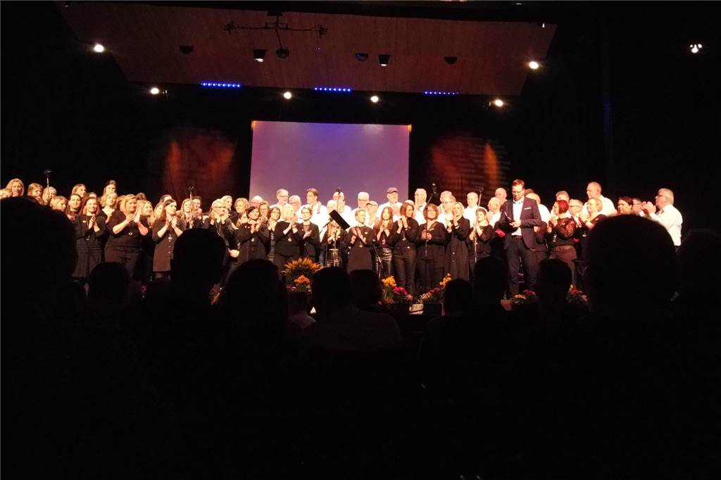 „Musik, die nie verklingt“ : Gemeinschaftskonzert mit Marsch, Pop und Tango "Bis bald, auf Wiedersehen!", heiß es traditionell von allen Beteiligten am Ende des Konzerts.