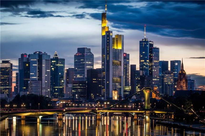 Frankfurt ist Hauptziel für Brexit-Banker Bis Ende 2020 rechnet die Helaba mit einem Beschäftigungsanstieg von drei Prozent auf 65.000 Mitarbeiter in den Frankfurter Bankentürmen. Foto: Frank Rumpenhorst