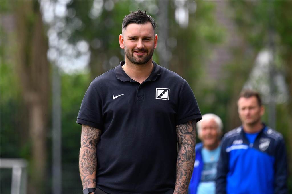 Ex-Spieler Pascal Harder beerbt Lars Müller im Sommer beim Werner SC Pascal Harder an der Seitenlinie.
