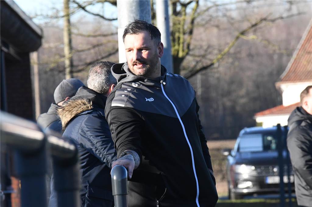 Pascal Harder über seine neue Trainerstation beim Werner SC Pascal Harder an der Seitenlinie.