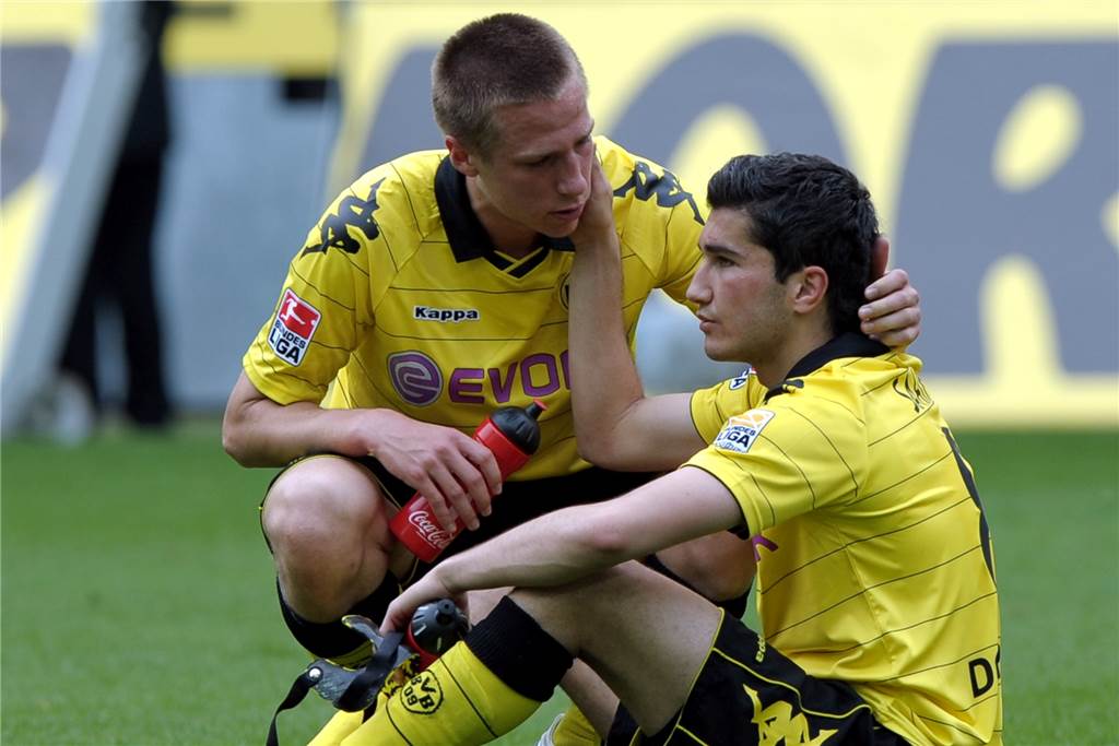 Profi Marco Stiepermann spielt aktuell für den FC Nordkirchen – seine Karriere in Bildern Bis heute ist der 1. Mai 2010 ein besonderer Tag für Marco Stiepermann. Am 33. Spieltag erzielt der damals 19-Jährige sein erstes Tor in der Bundesliga. Weil Nuri Sahin einen Elfmeter verschießt, reicht es für den BVB nur zu einem 1:1 gegen den VfL Wolfsburg – und Stiepermann tröstet seinen Mitspieler statt sich über den eigenen Treffer zu freuen.