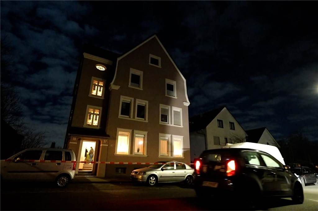 In diesem Mehrfamilienhaus an der Straße Hillen im gleichnamigen Stadtteil von Recklinghausen soll es am Sonntagnachmittag (12.1.) zu einem Tötungsdelikt gekommen sein.