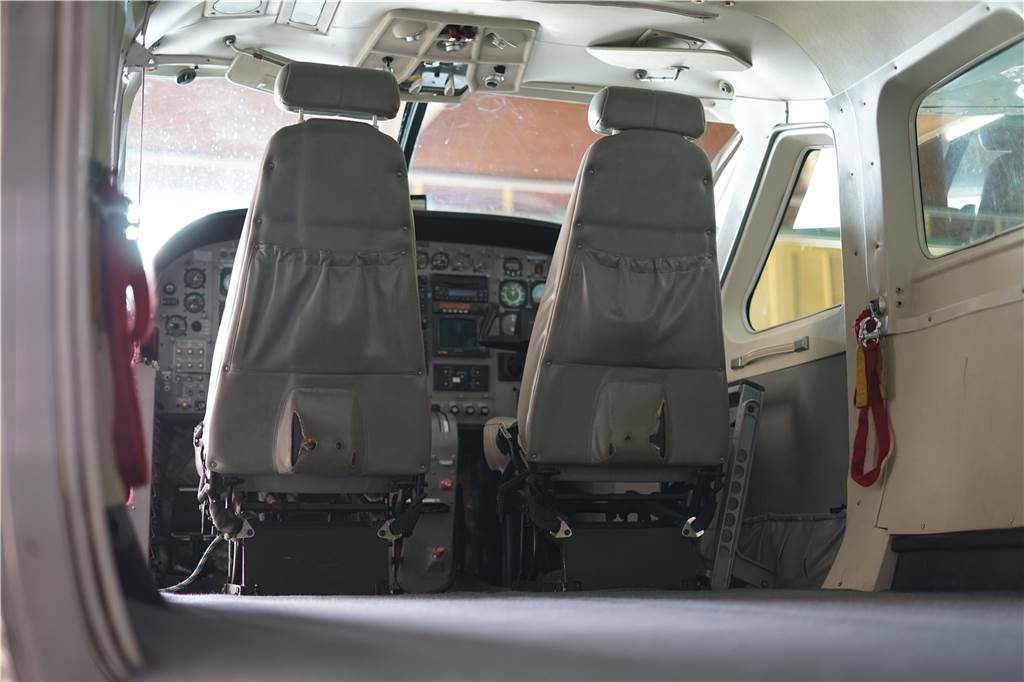 Stadtlohner Flugplatz – Luftsport für jedermann Bis zu 15 Fallschirmspringer bringt diese Maschine an schönen Tagen in die Luft.