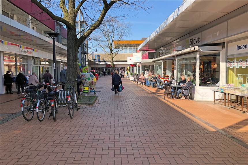 Halloween eskaliert: 200 Jugendliche randalierten in Scharnhorst Bis zu 200 Jugendliche haben an Halloween in Scharnhorst randaliert – im Einkaufszentrum Scharnhorst (EKS) soll auch massiv Pyrotechnik gezündet worden sein.