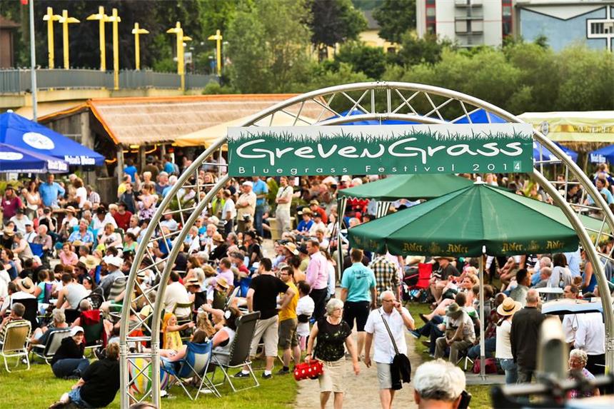 3000 Gäste feiern "Greven Grass" Bis zu 3000 Besucher kamen am Freitag, Samstag und Sonntag zur inzwischen sechsten Auflage des Bluegrass-Festivals "Greven Grass" am Beach.