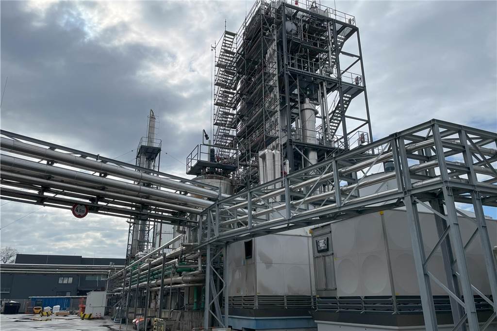 Billigkonkurrenz aus China: Kurzarbeit bei Oedinger Biodiesel-Produzent Produktionsanlage Biodiesel der Firma REG in Oeding