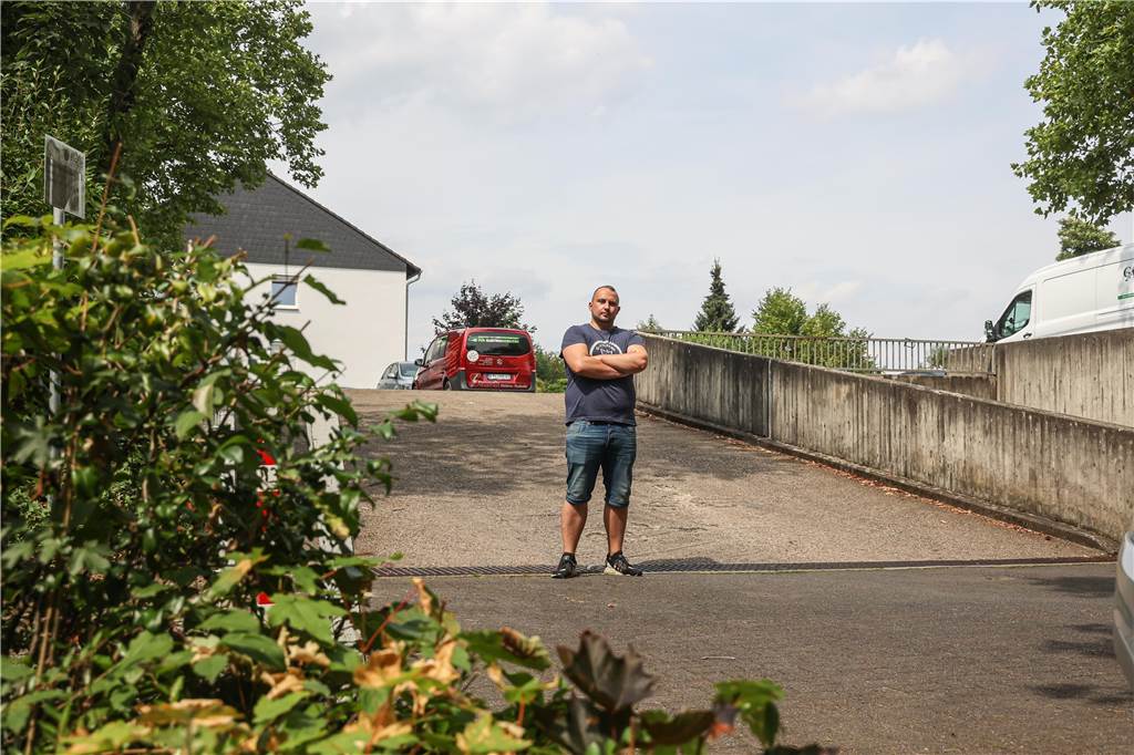 Kevin Knapp (28) verhindert Vergewaltigung: „Mir war klar, was da passiert“ Kevin Knapp auf dem Parkdeck, auf dem die Polizei den Verfolger festgenommen hat.