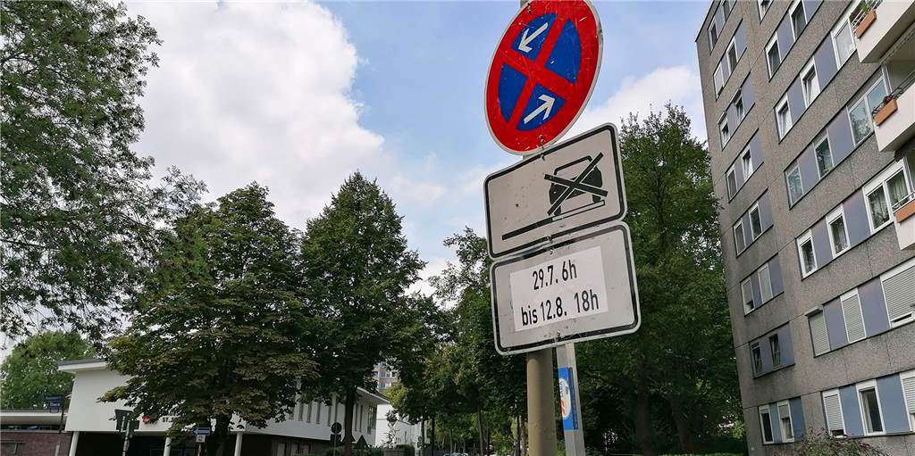 Absolutes Halteverbot: Stadt Dortmund war der Zeit gleich doppelt voraus Bis zum 12. August sollte das Halteverbot auf der Dörwerstraße gelten. Nach drei Werktagen hob die Stadt Dortmund die Regelung wieder auf.
