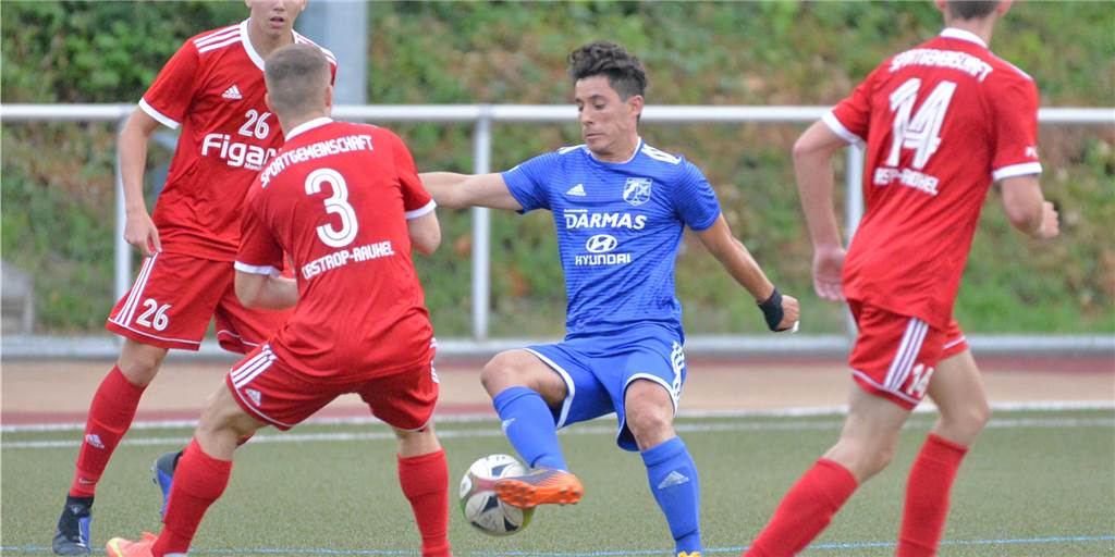 Nach Jahren ohne: Wacker Obercastrop hat wieder einen Zehner - mit Ausbildung bei Hannover 96 Bis zum Sommer 2020 hatte der heutige Westfalenligist Wacker Obercastrop einen echten Zehner: Kevin Pflanz (am Ball).