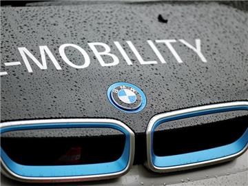 Bisher hat der Münchner Konzern den batteriegetriebenen Kleinwagen i3 mit einer Leichtbau-Karosserie aus Kohlefaser sowie sechs Hybrid-Modelle im Angebot. Foto: Jan Woitas
