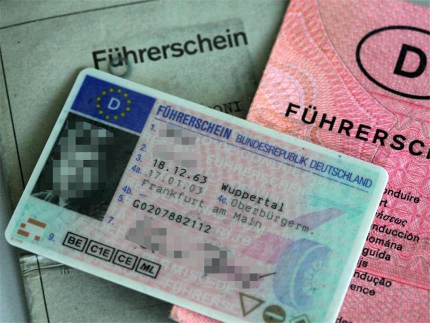Geplantes Fahrverbot für Straftäter stößt auf Kritik Bisher wird der Führerschein nur im Zusammenhang mit Verkehrsdelikten entzogen. Künftig soll diese Einschränkung nicht mehr gelten. Ein Richter soll dann - zusätzlich zu einer Geld- oder Freiheitsstrafe - als "Nebenstrafe" auch bei allen anderen Vergehen ein Fahrverbot für ein paar Monate verhängen dürfen.