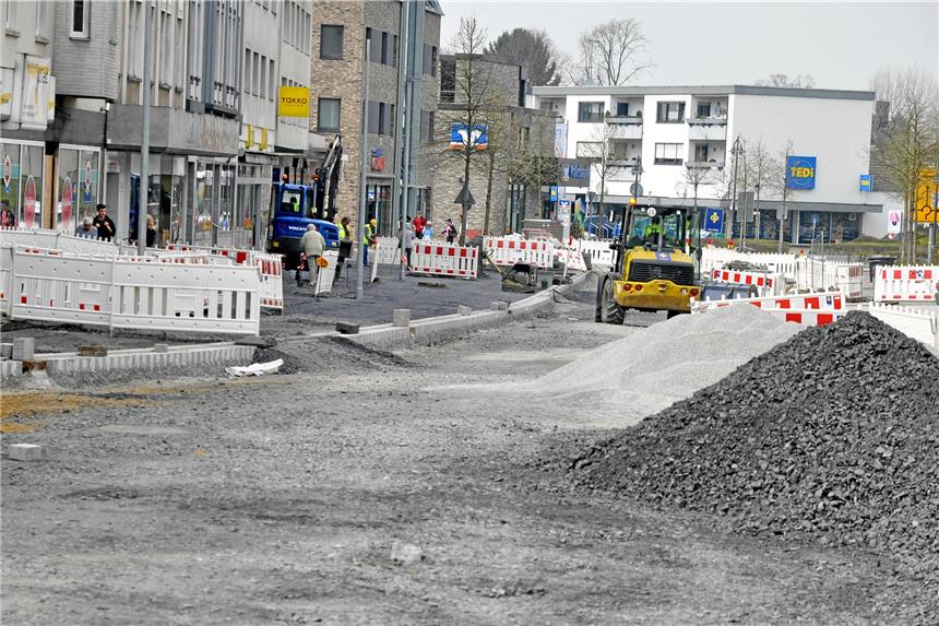 Asphaltarbeiten auf der Kreisstraße verzögern sich Bisher wurden noch keine Asphaltarbeiten im Baustellenabschnitt getätigt. kierstein