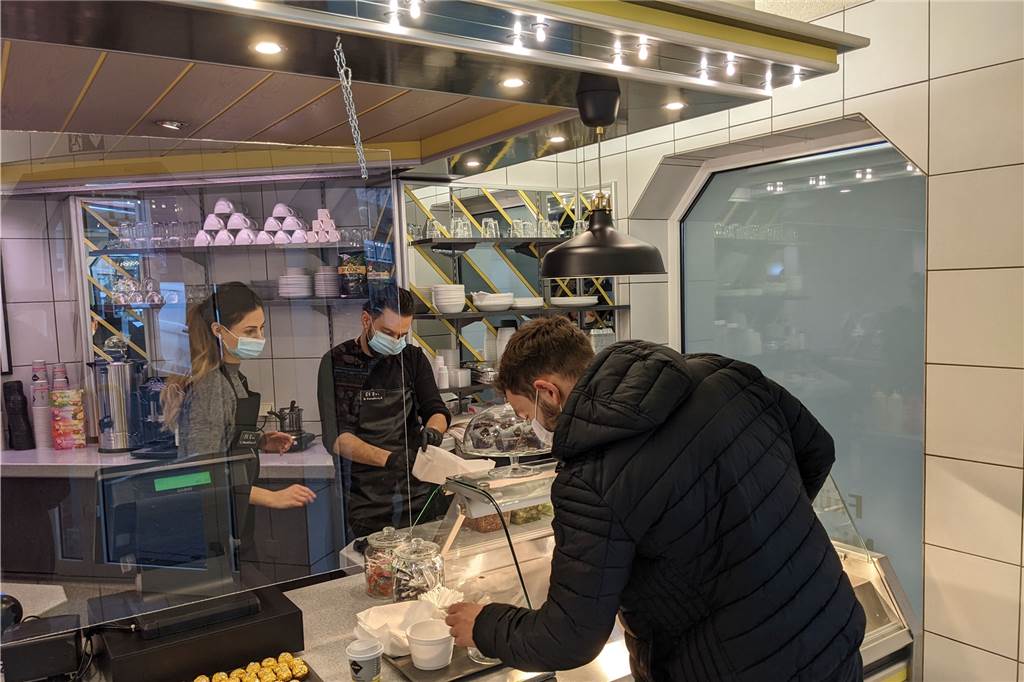 Ehepaar eröffnet die erste türkische Fleischerei in Dorsten Bislang gibt es im "Et Evi" nur Getränke "to go" und Snacks im Brötchen, doch das gastronomische Angebot soll nach und nach ausgeweitet werden, sobald die Küche in Betrieb genommen werden kann.