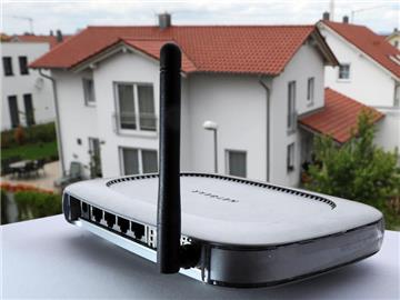 Bislang mussten die privaten Betreiber von Hotspots für das Fehlverhalten von Nutzern - etwa beim illegalen Download von Songs oder Filmen - haften. Foto: Armin Weigel