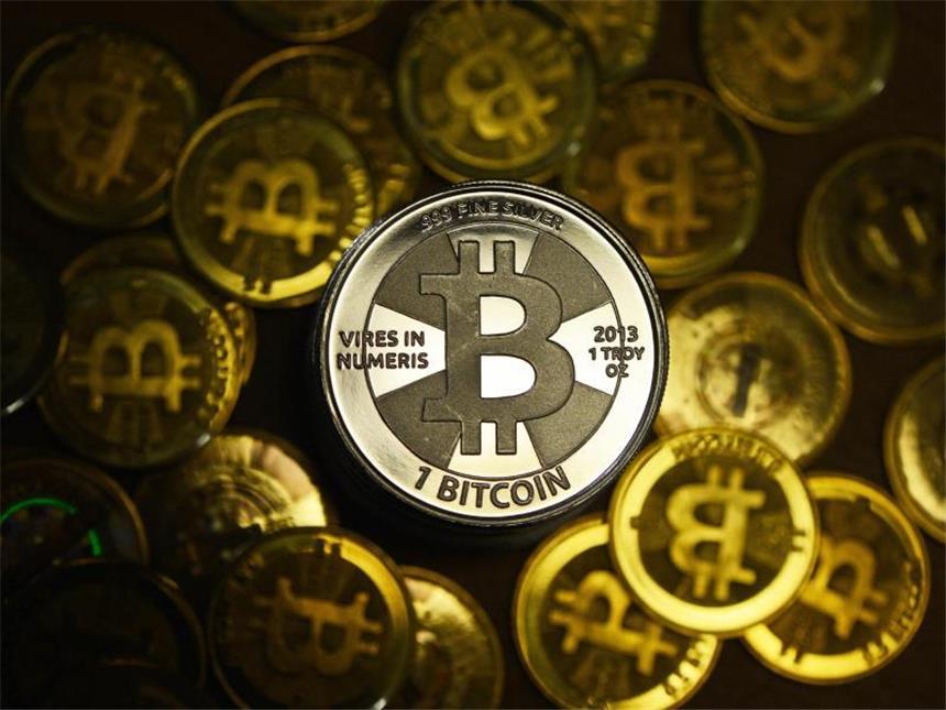 Was ist eigentlich Bitcoin? Bitcoin ist das Ergebnis eines Rechenprozesses, an dem sich jeder beteiligen kann. Als echtes Geld wird die Währung jedoch noch nicht angesehen. Foto: Jens Kalaene/dpa-Zentralbild