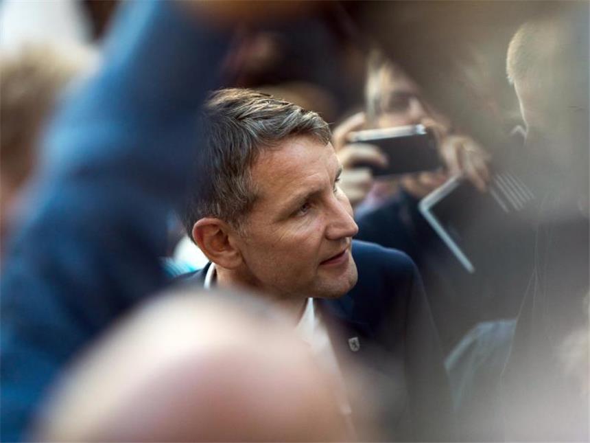 Polarisierende Buchmesse - Auseinandersetzungen mit Rechten Björn Höcke auf dem Weg zu einer Lesung mit Podiumsdiskussion. Foto: Frank Rumpenhorst