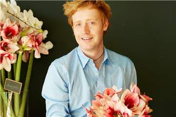 Björn Kroner verrät, was Sie bei der Weihnachtsblume Amaryllis für Ihren Adventskaffee beachten müssen. 