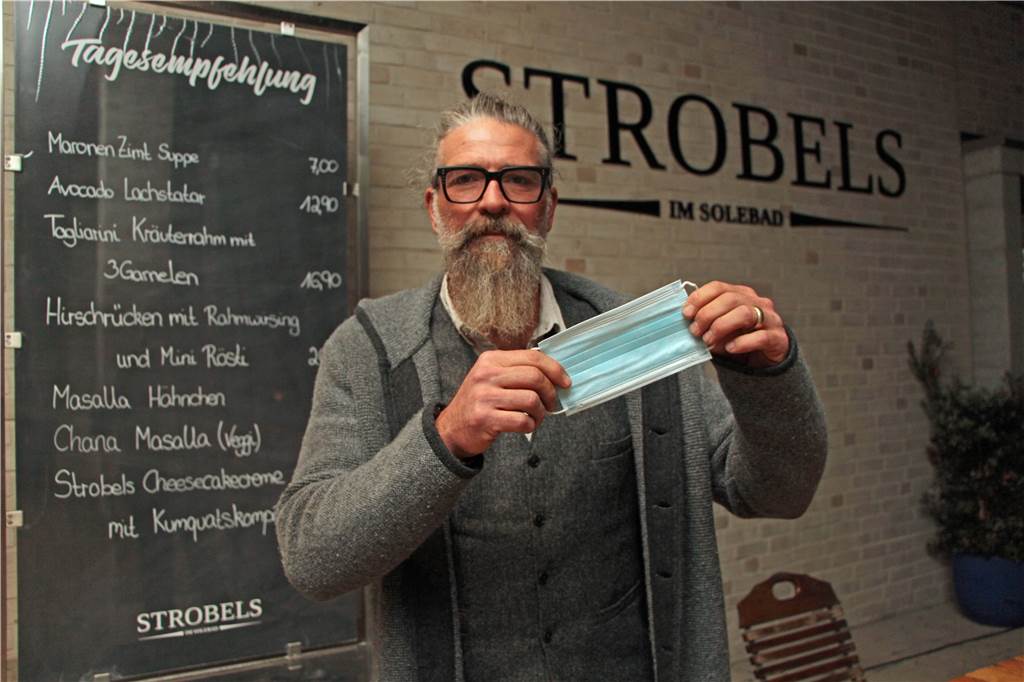 Corona-Kontrolle in Werner Gastronomie: „Die Herrschaften zeigen stolz ihren Booster-Impfnachweis“ Björn Lepke, gemeinsam mit Falko Husmann Betreiber des Strobels im Solebad, äußerst sich zum Thema 3G oder 2G in der Gastronomie.