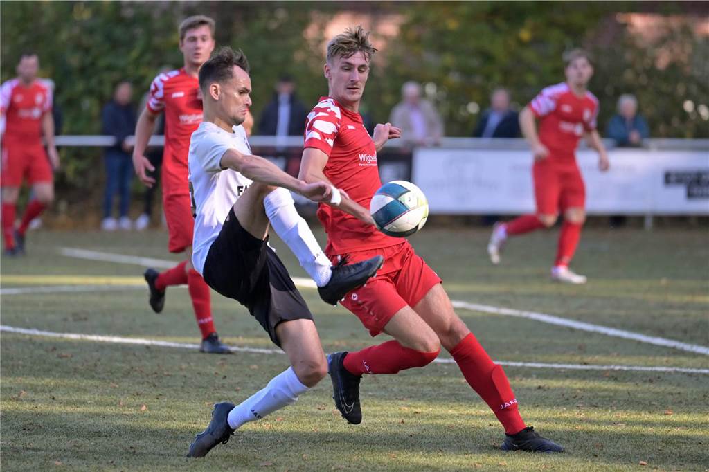 Björn Seeger (l.) rückt zur kommenden Spielzeit beim SC Südlohn zum Cheftrainer auf und komplettiert das Trainerduo mit Jörg Krüchting.