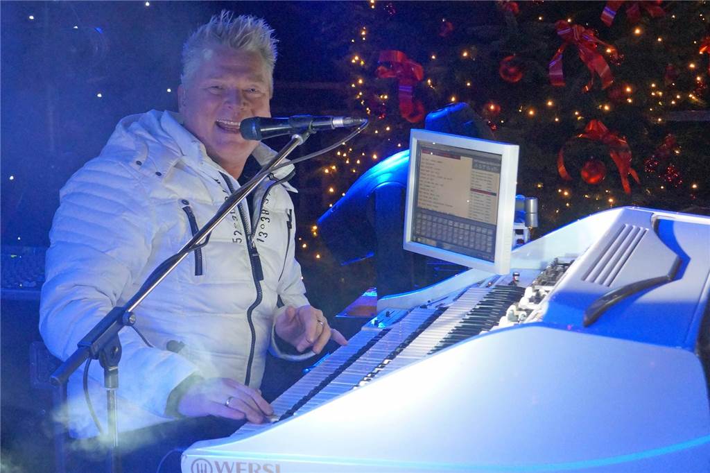 Björn van Andel begeisterte immer zum Schluss des Werner Weihnachtsmarktes mit stimmungsvoller Orgelmusik. Wahrscheinlich ist es 2023 sein letzter Auftritt.