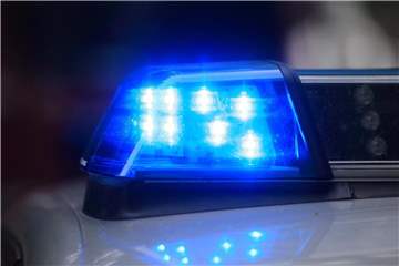 Blaulicht auf einem Fahrzeug der Polizei. Foto: Jens Wolf/Archiv