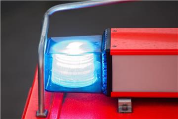 Blaulicht auf einem Feuerwehrauto. Foto: Daniel Bockwoldt/Archiv