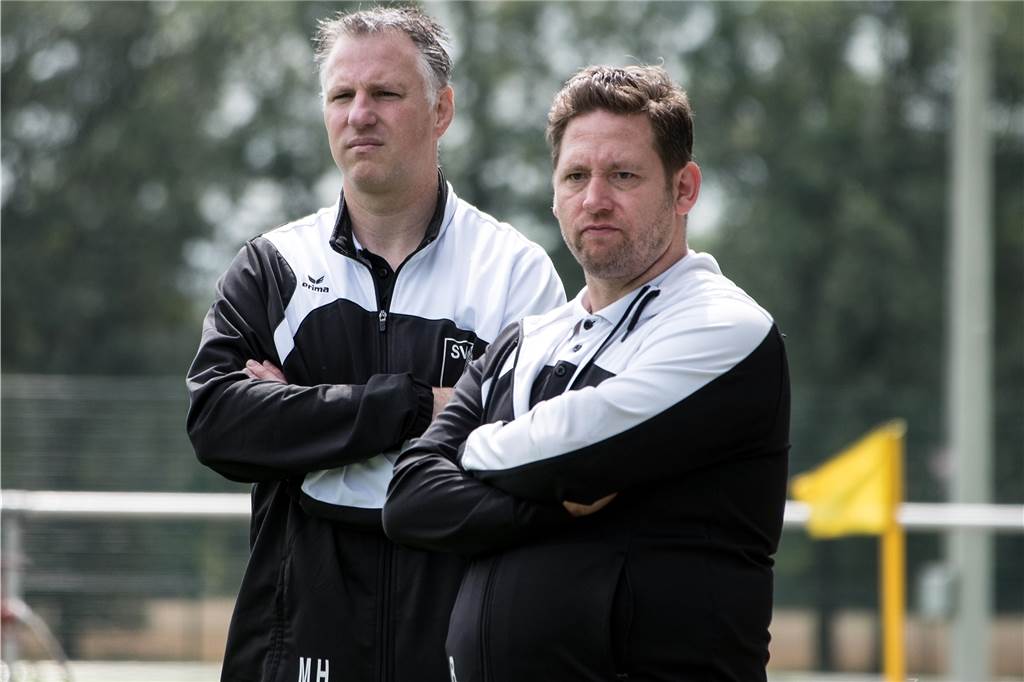 Der SV Lippramsdorf fällt die erste wichtige Trainer-Entscheidung Bleiben beim SV Lippramsdorf: Die Trainer der zweiten Mannschaft, Michael Homann (l.) und Daniel Brormann. Komplettiert wird das Trio auch weiterhin von Christian Schwan.