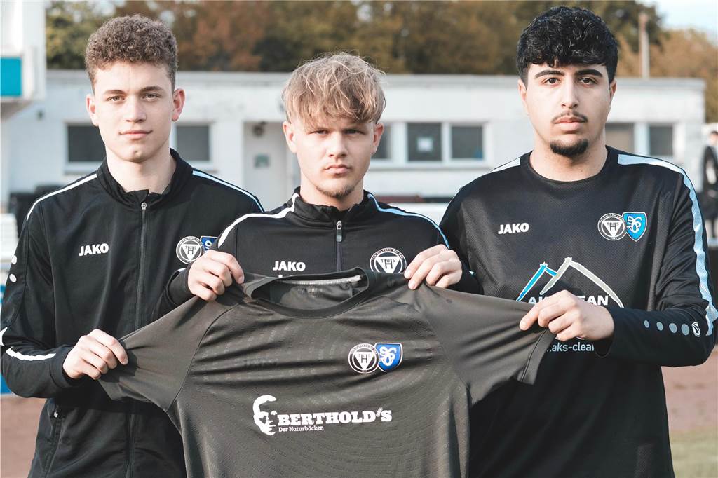 TuS Haltern präsentiert erste Verstärkungen: Westfalenligist geht seinen Weg weiter Bleiben beim TuS Haltern (v.l.): Lorenz Alsmann, Leonard Bertram und Ahmet Aksu wechseln im Sommer zu den Senioren.