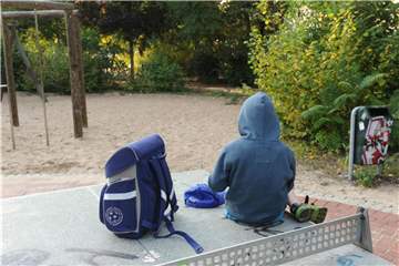 Bleiben schon Grundschüler dem Unterricht fern, sind oft Ängste, Leistungsdruck oder Mobbing die Ursachen. Foto: Jens Kalaene
