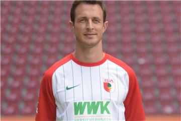 Bleibt ein weiteres Jahr beim FC Augsburg: Routinier Christoph Janker. Foto: Stefan Puchner