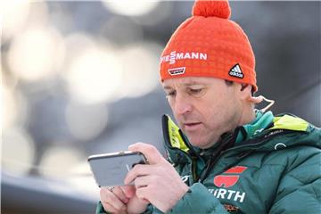 Bleibt vor Olympia cool: Skisprung-Bundestrainer Werner Schuster. Foto: Arne Dedert