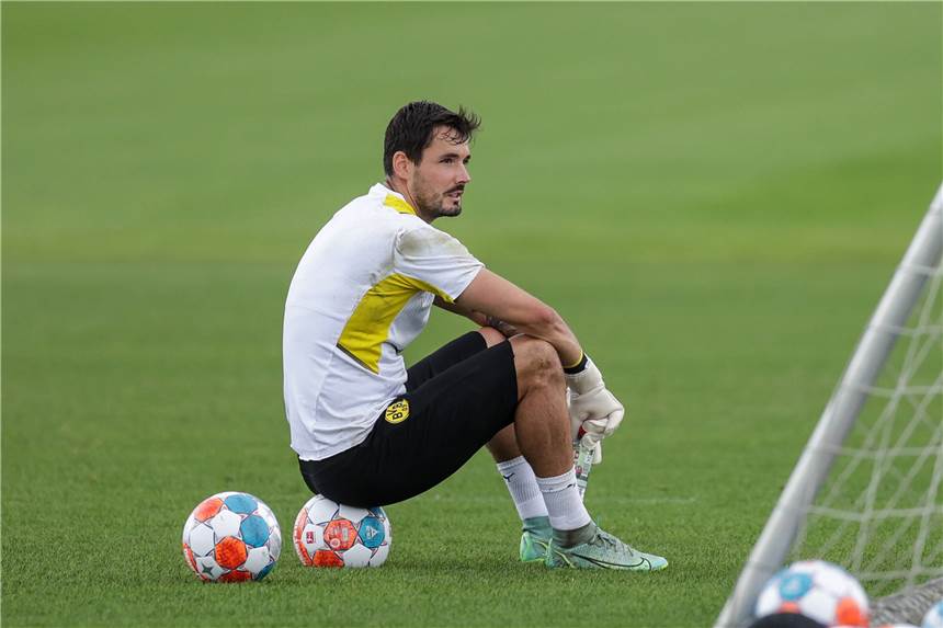 Wechsel zum FC Lorient geplatzt: Roman Bürki bleibt vorerst beim BVB Bleibt vorerst beim BVB: Torhüter Roman Bürki.