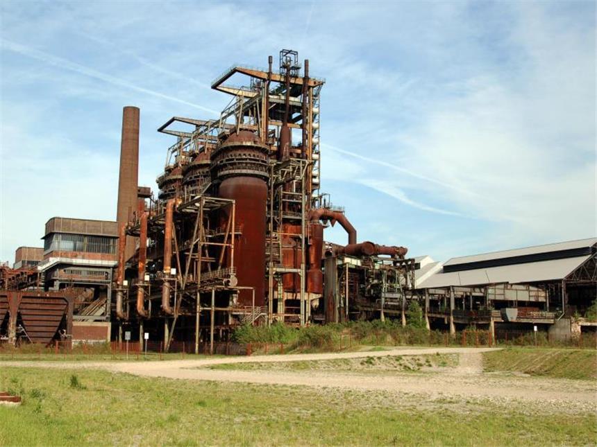 Mehr als Kohle und Stahl: Ruhrpott-Metropole Dortmund Blick auf das alte Industriegelände Phoenix-West - es zeugt von der Geschichte der Ruhrpott-Stadt. Foto: Nora Wanzke