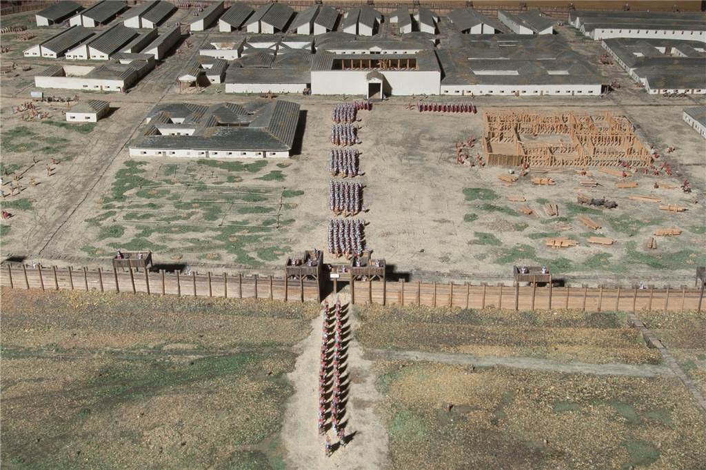 Krieg vor 2000 Jahren: Was haben Bundeswehr und Römer gemeinsam? Blick auf das Modell des Hauptlagers von Haltern.