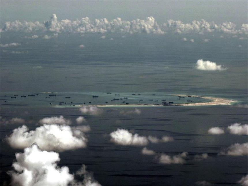 Südchinesisches Meer: USA und China auf Konfrontationskurs Blick auf das Südchinesischen Meer: Zwischen Vietnam, Malaysia und den Philippinen streiten mehrere Länder über die Hoheit über Inseln und halb im Meer versunkene Riffe. Foto: Ritchie B. Tongo
