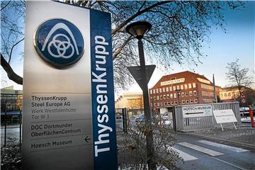 Blick auf das Werkstor von Thyssen-Krupp auf der Westfalenhütte.