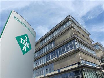 Blick auf den Eingang des Hauptsitzes der Schaeffler GmbH in Herzogenaurach. Foto: Daniel Karmann