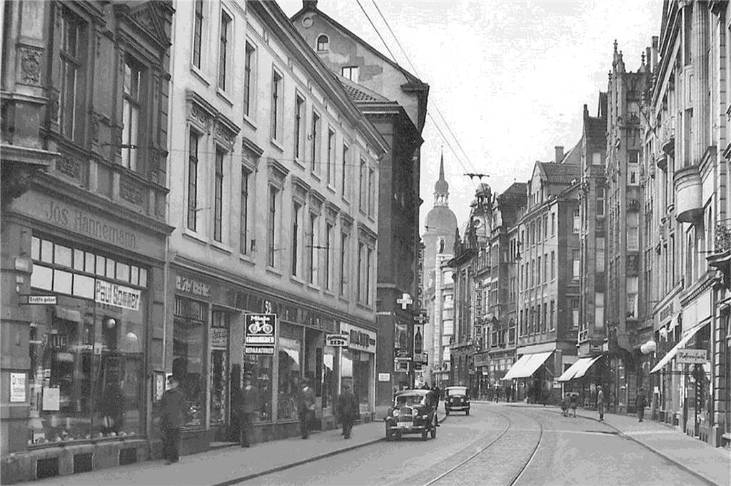 Die City: Unerwarteter Traum-Wohnort mit Nachteilen für Radfahrer Blick auf den historischen Ostenhellweg mit Blick auf die Reinoldikirche.