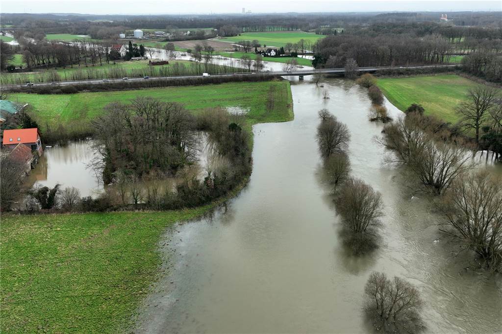 Blick auf die Rauschenburg in Vinnum.