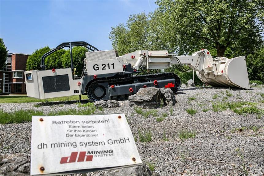 Bei Deilmann-Haniel hat es sich ausgebaggert Blick auf einen Lader, der auf dem Firmengelände von Deilmann-Haniel Mining Systems in Kurl steht. Das Unternehmen soll Ende des Jahres schließen.