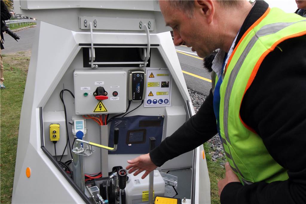 Grün-Schwarz möchte Superblitzer probeweise im Stadtgebiet einsetzen Blick auf einen Teil der Technik im Innenleben des Superblitzers.