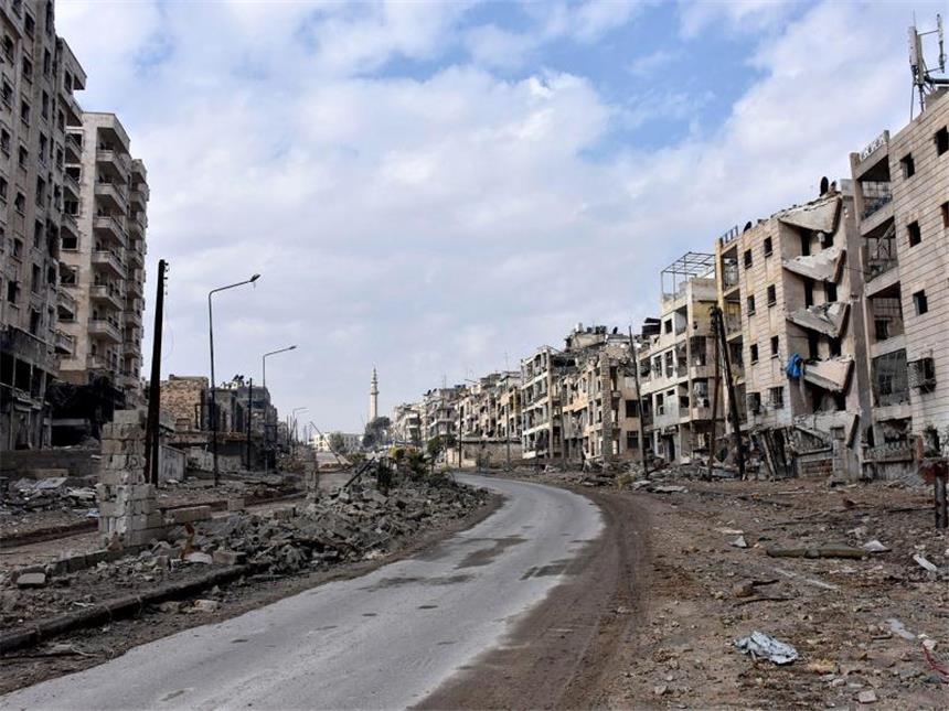 Brüchige Waffenruhe in syrischen Schutzzonen Blick auf einen zerstörten Straßenzug in Aleppo. Foto: Sana/Archiv
