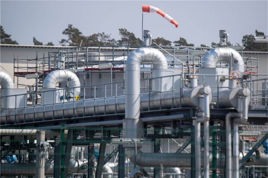 Was würde ein Gasstopp für Deutschland bedeuten? Blick auf Rohrsysteme und Absperrvorrichtungen in der Gasempfangsstation der Ostseepipeline Nord Stream 1 und der Übernahmestation der Ferngasleitung OPAL (Ostsee-Pipeline-Anbindungsleitung) in Lubmin.