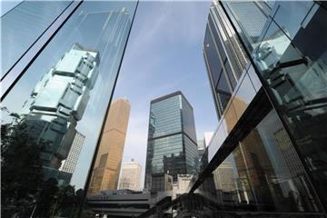 Blick auf Wolkenkratzer und Bürohochhäuser im Bankenviertel von Hongkong. Foto: Jens Kalaene/Archiv