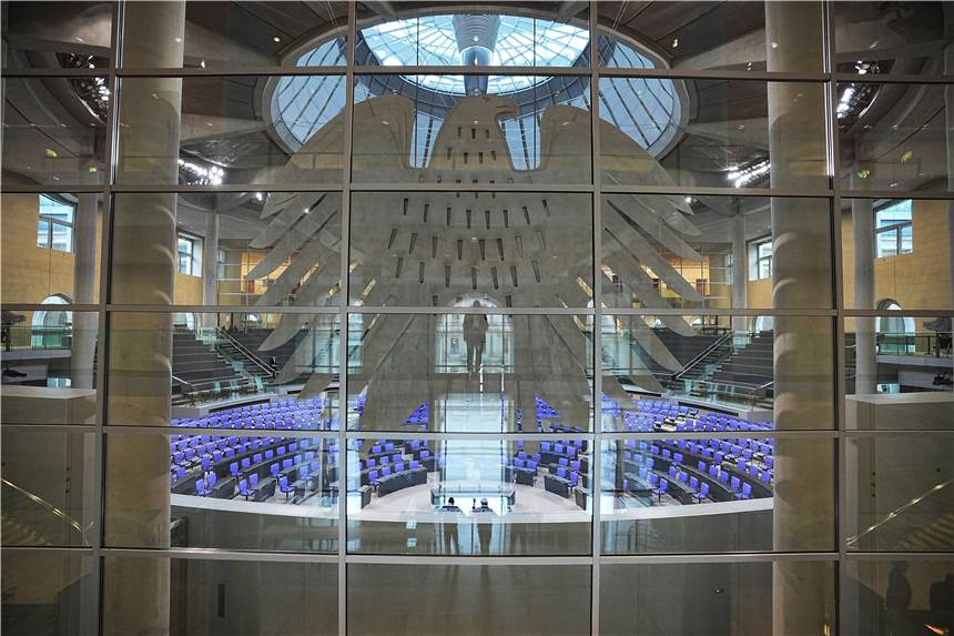 So setzt sich der Deutsche Bundestag aktuell zusammen Blick in das Plenum vor der konstituierenden Sitzung des neuen Bundestags.
